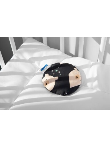 Sensillo vyšnių kauliukų pagalvėlė juoda, lokys, 15cm