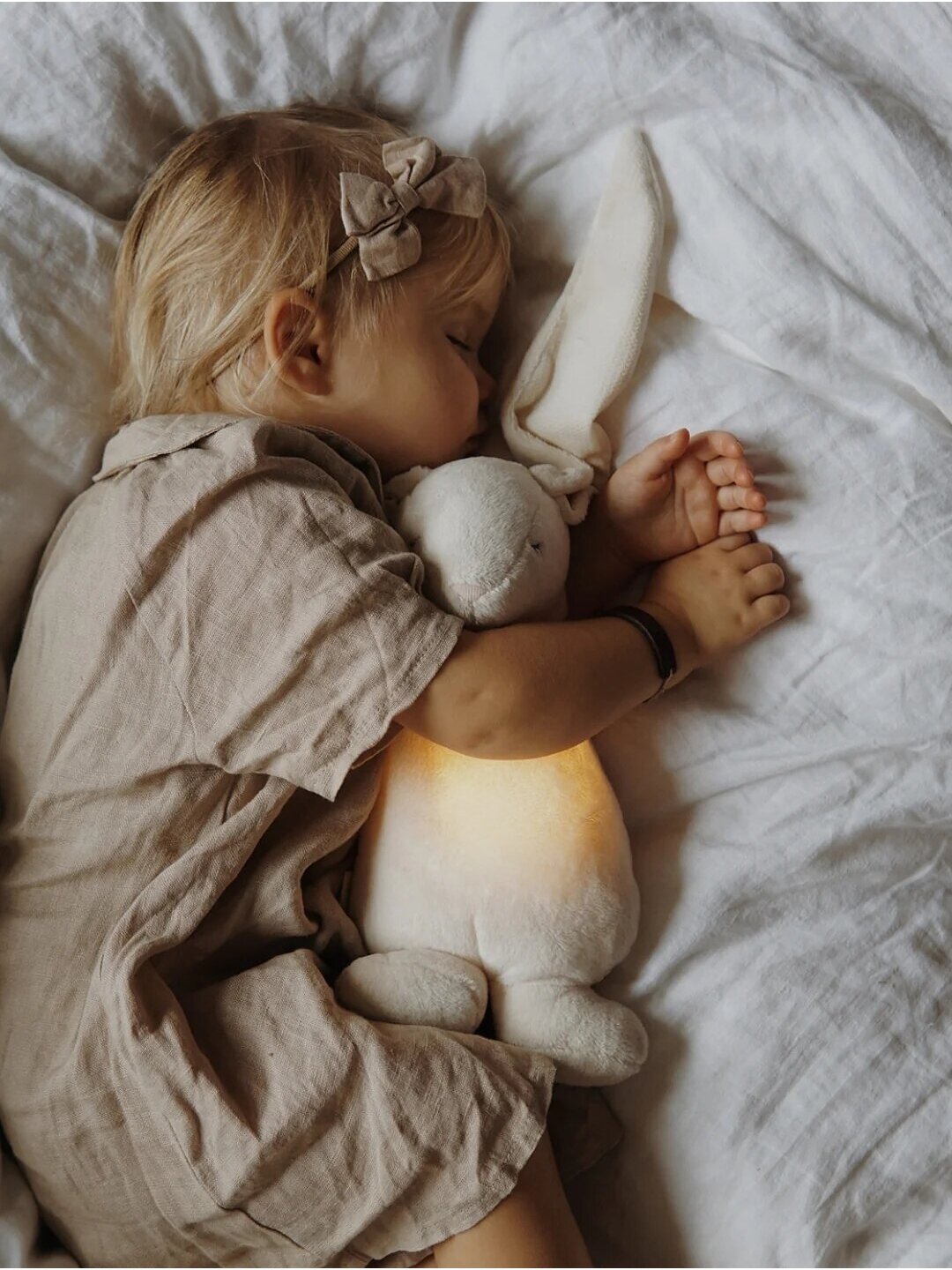 MOONIE 2.0 - CLOUD THE HUMMING BUNNY WITH LAMP 6 MOONIE 2.0 - CLOUD THE HUMMING BUNNY WITH LAMP 6