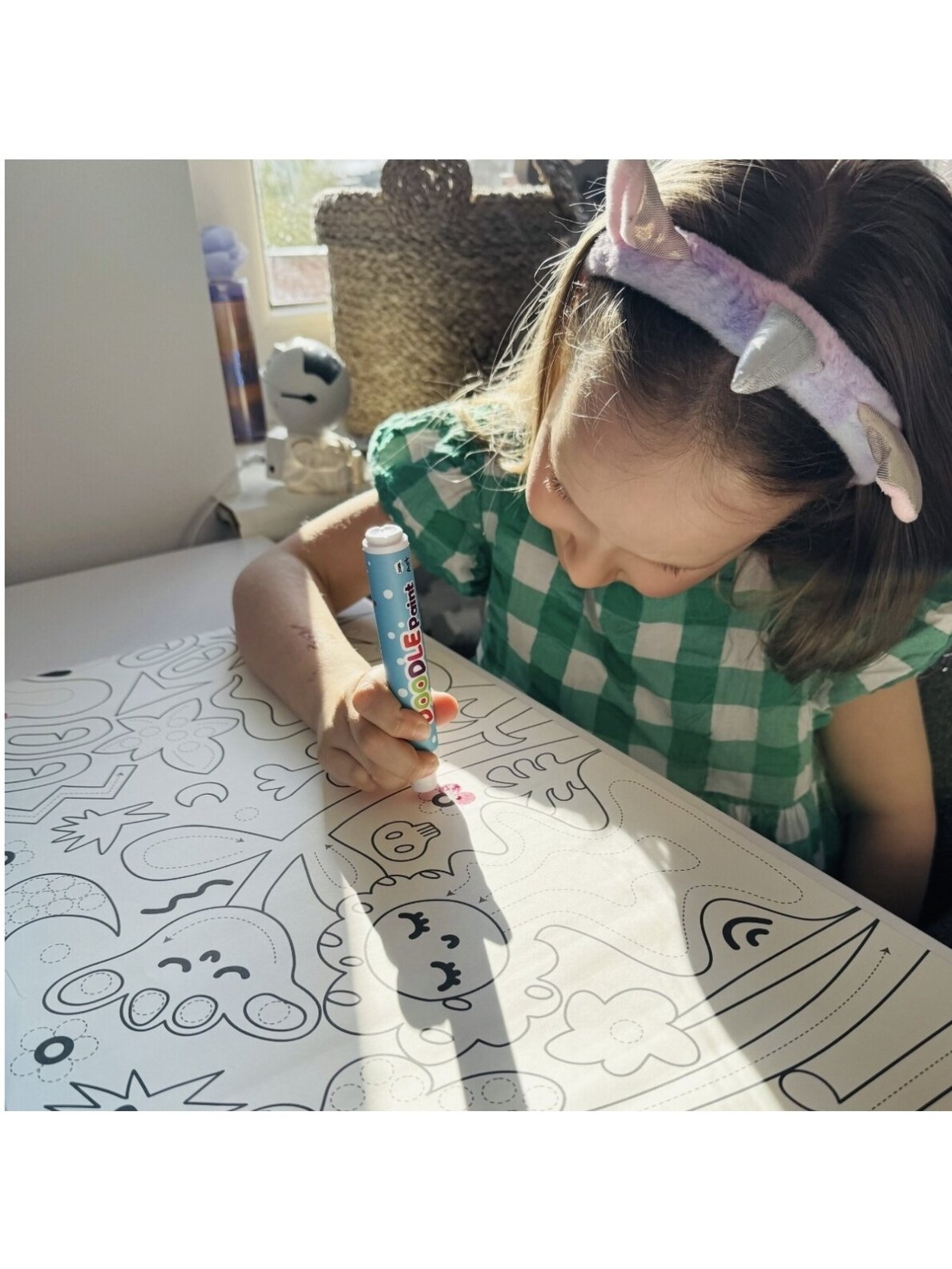 Art Doodle Paint Kit with 6 m Colouring Roll and 10 Paint Markers, Tookyland 3