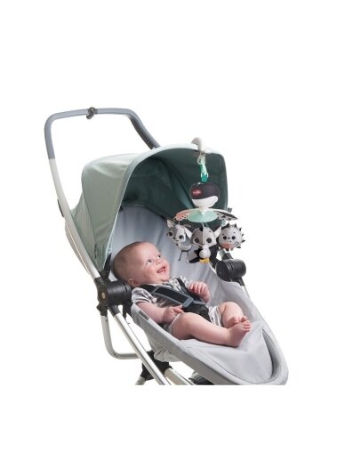 Tiny Love karuselė kelioninė magiška šalis juoda-balta 2 Tiny Love karuselė kelioninė magiška šalis juoda-balta 2